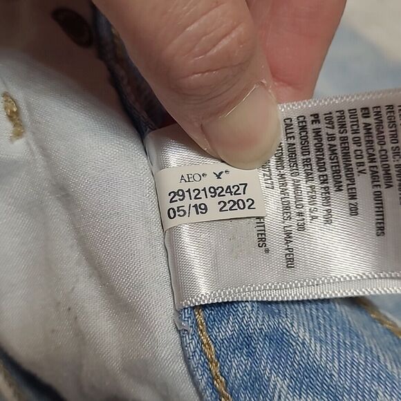 American Eagle Mom Jean Womens Size 2 Regular Light Wash High Rise Distressed - Picture 9 of 12